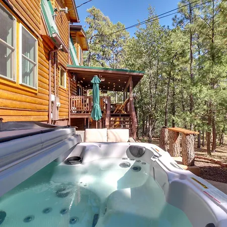 Hot Tub And Decks Sherwood Forest Cabin