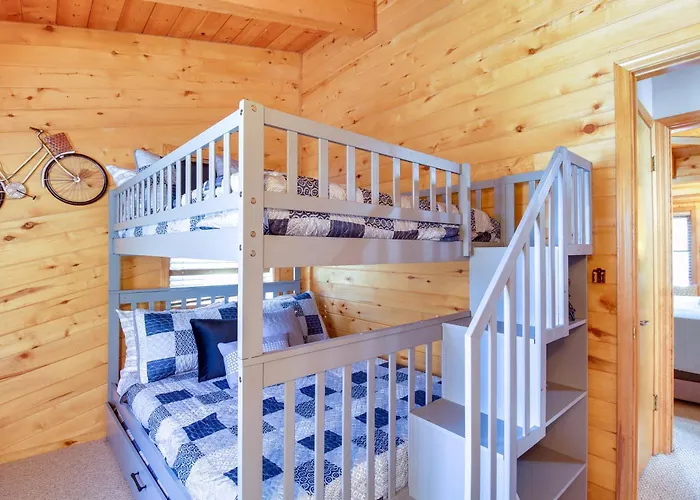 Holiday home Spacious 'sherwood Forest Cabin' W/ Hot Tub! *