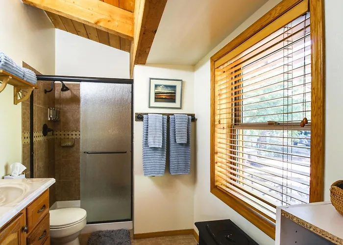 Spacious 'sherwood Forest Cabin' W/ Hot Tub!