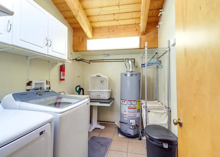 Spacious 'sherwood Forest Cabin' W/ Hot Tub! Holiday home *