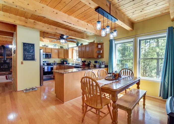 Spacious 'sherwood Forest Cabin' W/ Hot Tub! Holiday home Pinetop-Lakeside