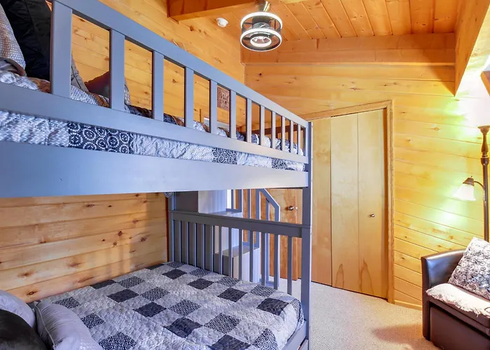 Spacious 'sherwood Forest Cabin' W/ Hot Tub! *