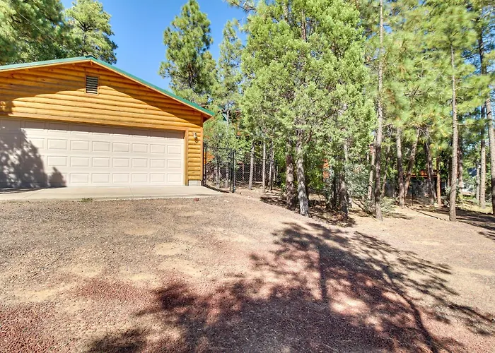 Spacious 'sherwood Forest Cabin' W/ Hot Tub! Holiday home Pinetop-Lakeside