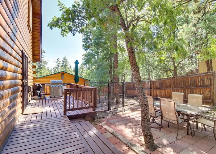 Spacious 'sherwood Forest Cabin' W/ Hot Tub!