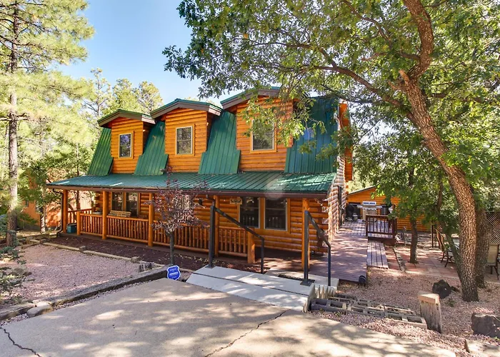 Spacious 'sherwood Forest Cabin' W/ Hot Tub! *