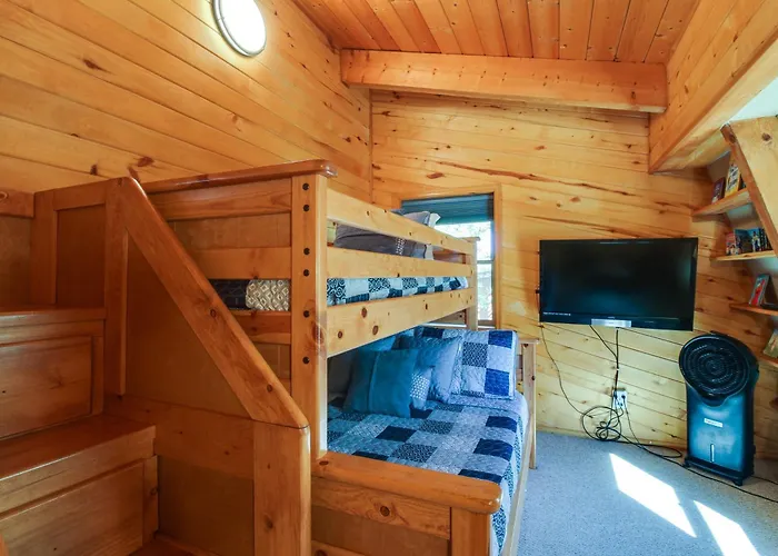 Spacious 'sherwood Forest Cabin' W/ Hot Tub! Holiday home *