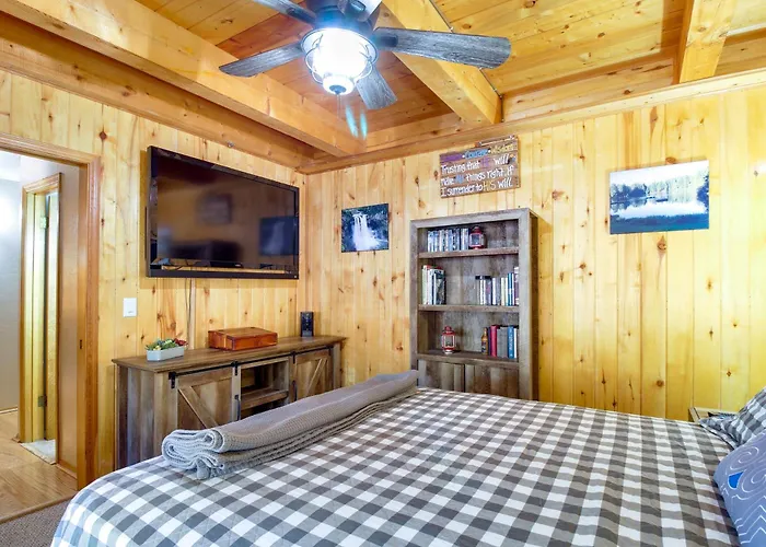 Spacious 'sherwood Forest Cabin' W/ Hot Tub! Holiday home *