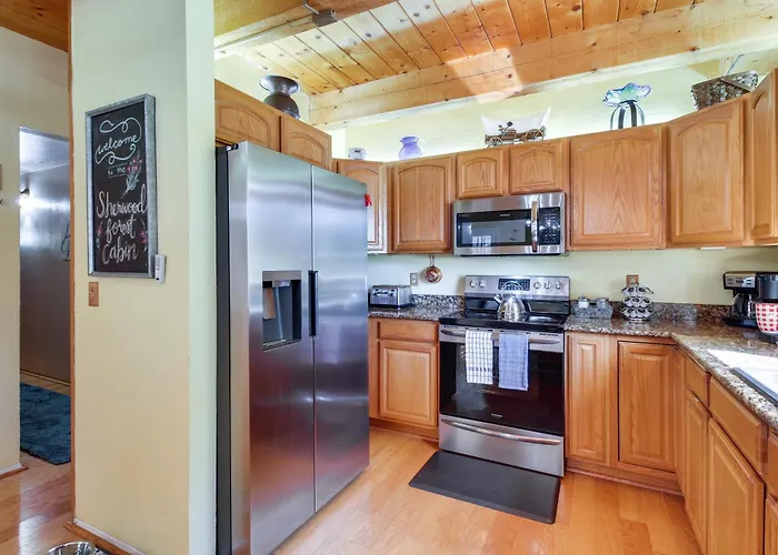Holiday home Spacious 'sherwood Forest Cabin' W/ Hot Tub!