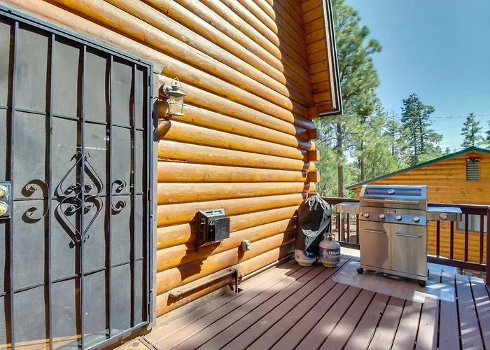 Spacious 'sherwood Forest Cabin' W/ Hot Tub! Holiday home