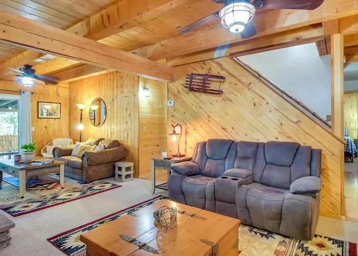 Spacious 'sherwood Forest Cabin' W/ Hot Tub! Holiday home *