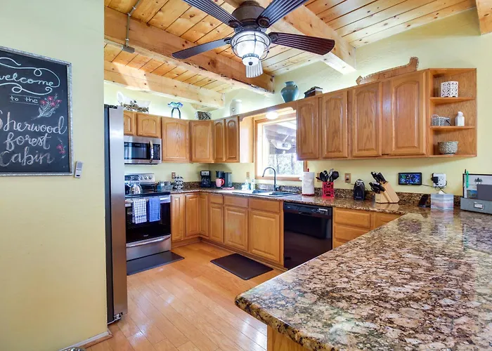 Spacious 'sherwood Forest Cabin' W/ Hot Tub! *